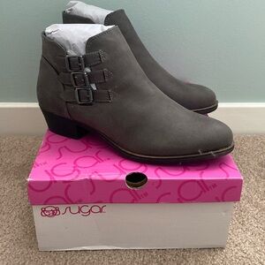 NWB Sugar Tikki Grey Cowboy-Size 7.5M